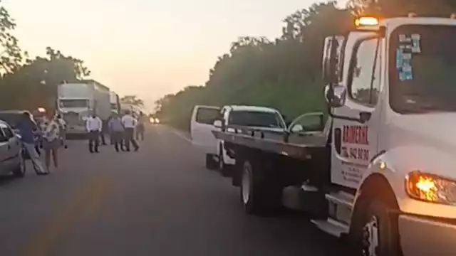 Los oficiales cerraron la vía más de tres horas, lo que generó larga fila de vehículos