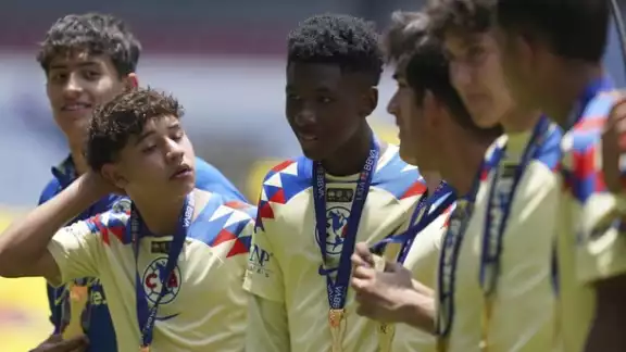 El hijo del Chucho Benítez brilla con el América