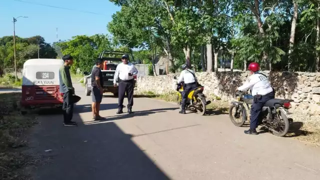 Retienen decena de motocicletas de estudiantes de preparatoria en José María Morelos