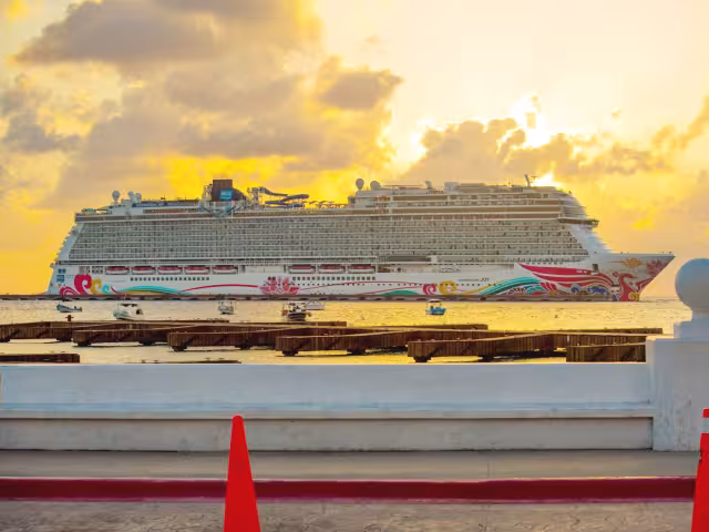 Navieras mostraron su beneplácito por la reducción del impuesto al visitante de este segmento, quien pagará sólo la mitad, 21 dólares, de lo que se había establecido