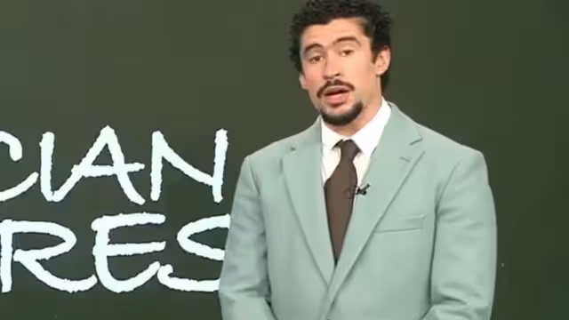 Bad Bunny se convierte en un presentador de noticias en Puerto Rico.