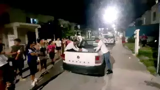 Para contener la furia de los vecinos, quienes querían tomar represalias, los dueños del can lo entregaron voluntariamente a las autoridades