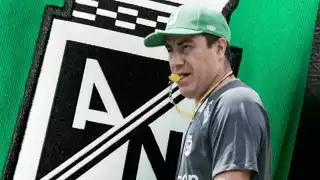 Efraín Juárez dejó el banquillo tras cuatro meses