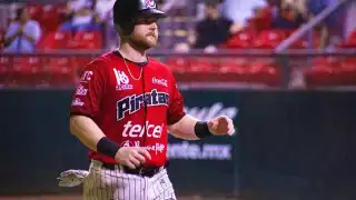Piratas de Campeche pierde a su cátcher, Kyle McCann, justo antes del choque con Diablos; se lesionó