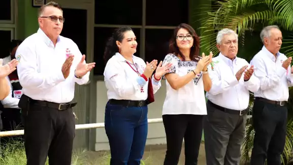 Con discurso de despide de la Secretaría Con discurso de despide de la Secretaría