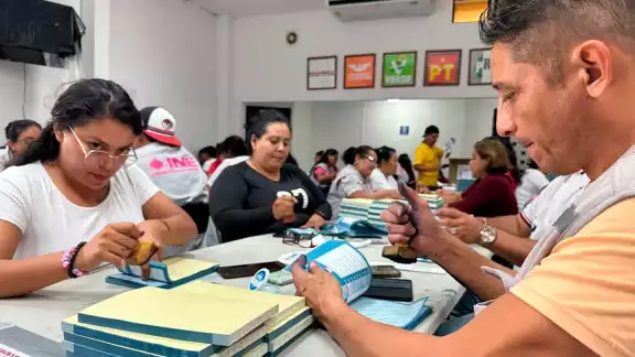 En el 02 Consejo Distrital del INE en Ciudad del Carmen se realizó el conteo y sellado de 2 millones 133 mil 66 boletas para las elecciones judiciales del 1 de junio. En el 02 Consejo Distrital del INE en Ciudad del Carmen se realizó el conteo y sellado de 2 millones 133 mil 66 boletas para las elecciones judiciales del 1 de junio.