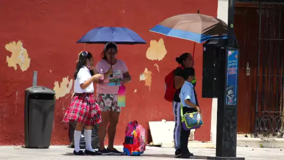 Las temperaturas máximas oscilarán entre 28 °C y 32 °C, Las temperaturas máximas oscilarán entre 28 °C y 32 °C,