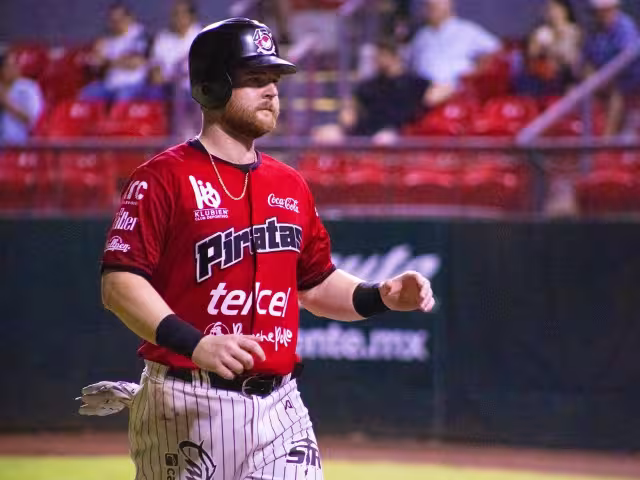 Sufrió una subluxación en el codo izquierdo durante la serie contra los Charros de Jalisco.