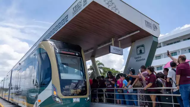 Conecta el Centro Histórico con la Estación del Tren Maya, cubriendo 15.2 km y 14 estaciones, además de un paradero adicional.

