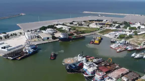 Empresarios lamentan abandono del Puerto Isla del Carmen; inversión federal llega una década después Empresarios lamentan abandono del Puerto Isla del Carmen; inversión federal llega una década después