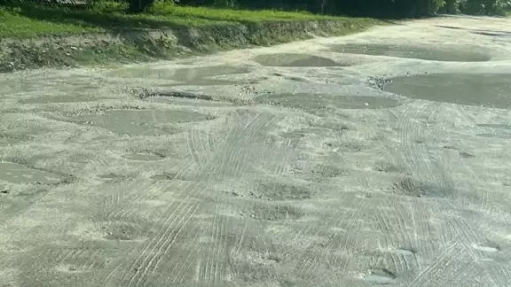 Estudiantes de la Universidad del Carmen denuncian falta de pavimentación y mantenimiento Estudiantes de la Universidad del Carmen denuncian falta de pavimentación y mantenimiento