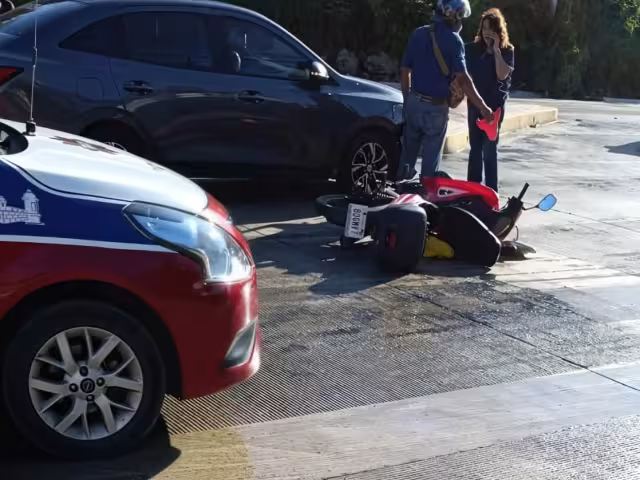 Motociclista se lesiona tras ignorar señalamientos viales