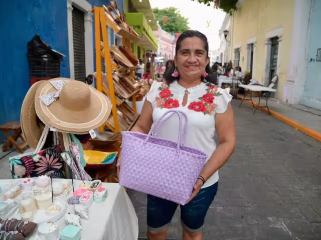 Los pequeños empresarios aprovecharon el enorme flujo de visitantes.