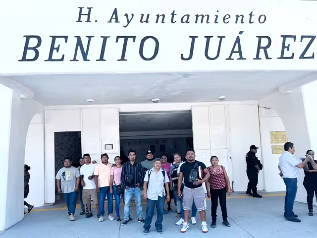 Vecinos llegaron hasta el Palacio Municipal de Benito Juárez para externar su inconformidad por el pésimo actuar de la paraestatal