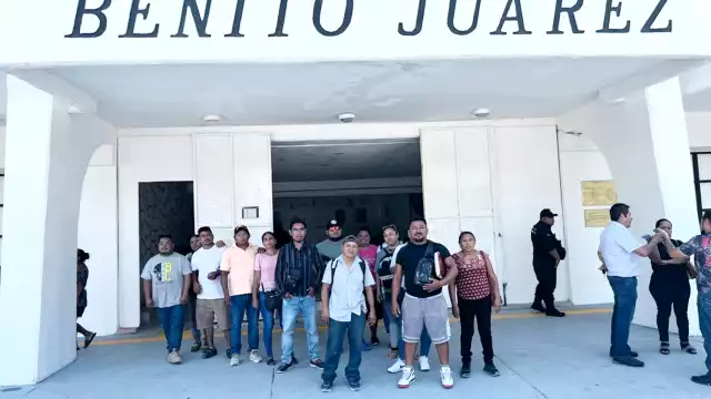Vecinos llegaron hasta el Palacio Municipal de Benito Juárez para externar su inconformidad por el pésimo actuar de la paraestatal