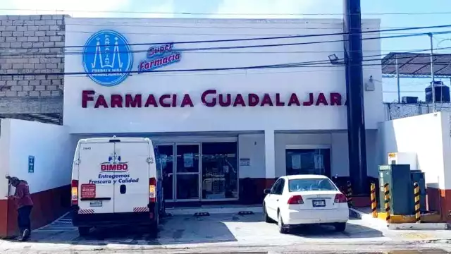 Asaltan Farmacia Guadalajara en Candelaria: se llevan 6 mil pesos, pero autoridades sospechan auto robo