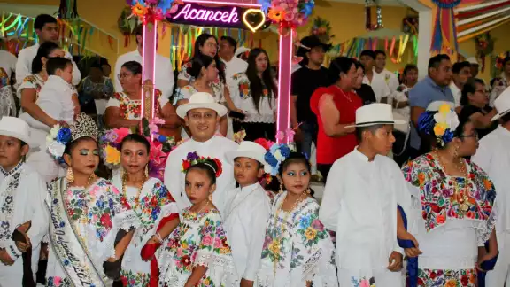 Durante estas festividades se realizan actividades tradicionales como corridas de toros, entradas y salidas de gremios, bailes populares y tardeadas Durante estas festividades se realizan actividades tradicionales como corridas de toros, entradas y salidas de gremios, bailes populares y tardeadas