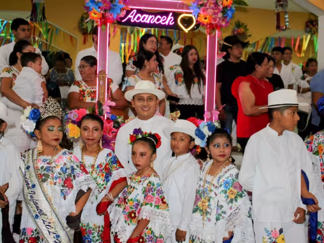 Durante estas festividades se realizan actividades tradicionales como corridas de toros, entradas y salidas de gremios, bailes populares y tardeadas