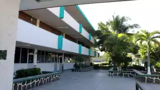 Acusan corrupción y acoso en Bachilleres de Chetumal; señalan al director