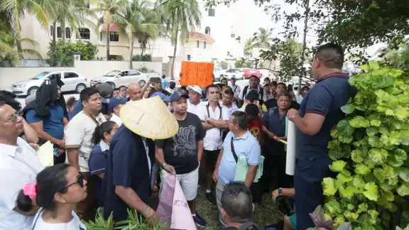 Trabajadores se reunieron en la plaza Kukulkán para exigir sus derechos como trabajadores Trabajadores se reunieron en la plaza Kukulkán para exigir sus derechos como trabajadores