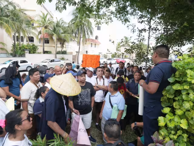 Trabajadores se reunieron en la plaza Kukulkán para exigir sus derechos como trabajadores