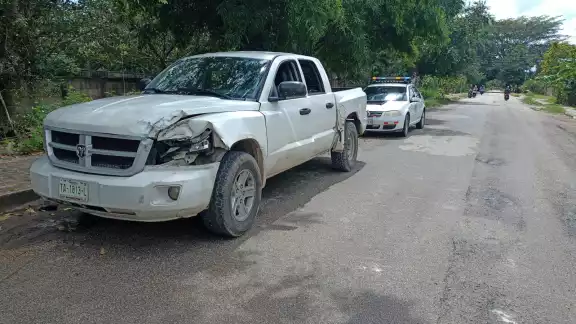 Taxista provoca colisión con cuatro vehículos en Felipe Carrillo Puerto Taxista provoca colisión con cuatro vehículos en Felipe Carrillo Puerto