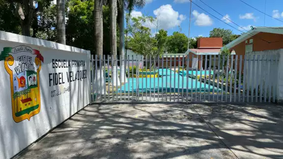 Desde el primer día de clases se reportó el problema del agua, el cual sigue sin ser reparado Desde el primer día de clases se reportó el problema del agua, el cual sigue sin ser reparado