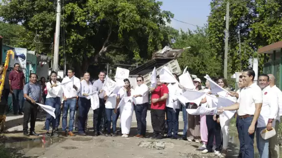 El gobernador Joaquín Díaz Mena inició obras de repavimentación en la colonia Delio Moreno El gobernador Joaquín Díaz Mena inició obras de repavimentación en la colonia Delio Moreno