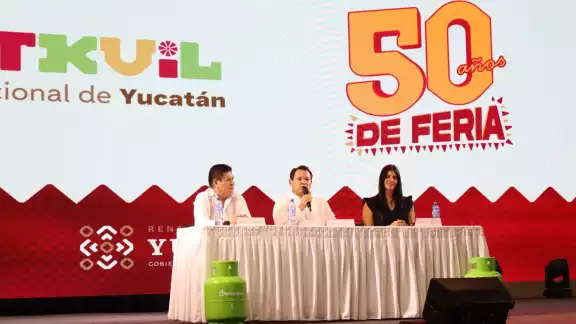 Joaquín Díaz Mena presenta la cartelera de la feria Xmatkuil 2024 Joaquín Díaz Mena presenta la cartelera de la feria Xmatkuil 2024