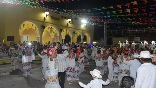 Es una tierra de costumbres arraigadas, que se evidencian en su majestuosa vaquería de abril y agosto, y en los gremios
