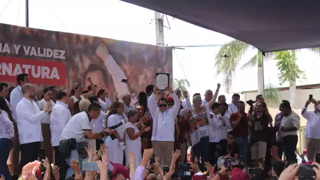 Joaquín Díaz Mena recibió la constancia de mayoría este domingo por parte del Iepac