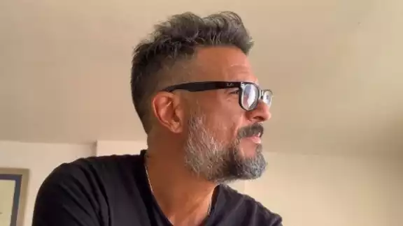 El poeta mexicano dejó unos mensajes de preocupación en sus redes sociales