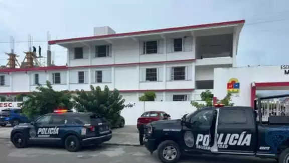 Paramédicos de la Cruz Roja acudieron al sitio para después trasladarlo de urgencia al hospital