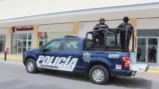 Hombre intenta aventarse desde el techo de una casa en Playa del Carmen   