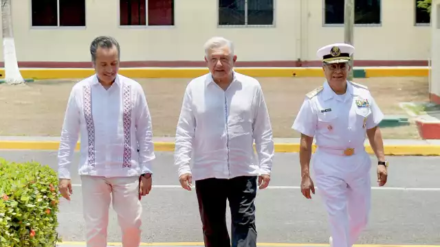 Presidente AMLO felicita a trabajadores de la CFE por 10 días sin apagones