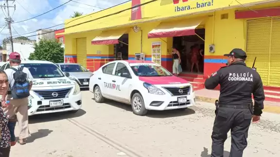 Elementos de la Policía realizan un operativo sorpresa de vialidad, en la calle 47 entre 48 y 50 Elementos de la Policía realizan un operativo sorpresa de vialidad, en la calle 47 entre 48 y 50