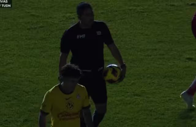 Apagón suspende momentáneamente partido de América vs Necaxa
