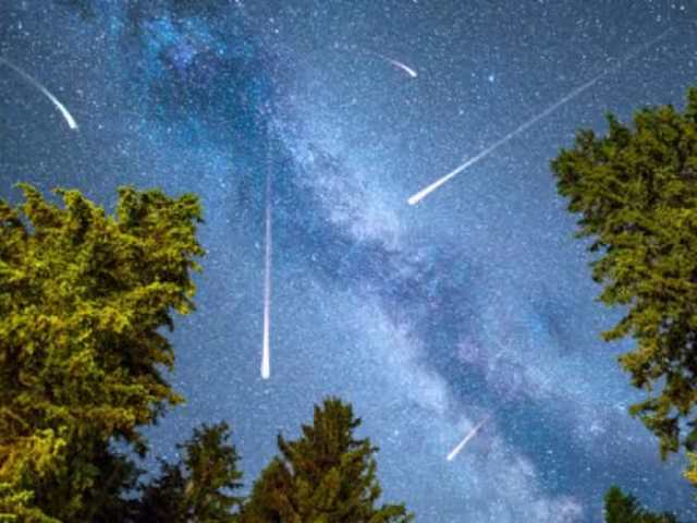 La primera lluvia de estrellas de este 2025