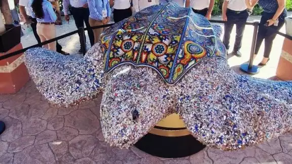 La escultura cuenta con un peso de 130 kilos y más de 2.8 metros de ancho La escultura cuenta con un peso de 130 kilos y más de 2.8 metros de ancho