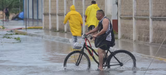 El Huracán Beryl se encuentra sobre el Mar Caribe y se pide a la población estar atenta antes las lluvias torrenciales que se sentirán en los próximos días