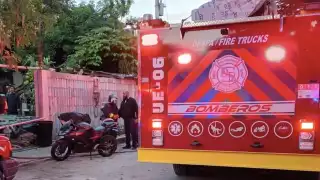 Bomberos sofocaron el incendio en la vivienda de Playa del Carmen