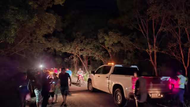 Los afectados por apagones decidieron bloquear la carretera para exigir solución.