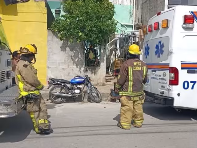 su mano quedó atorada en la maquina de tortillas