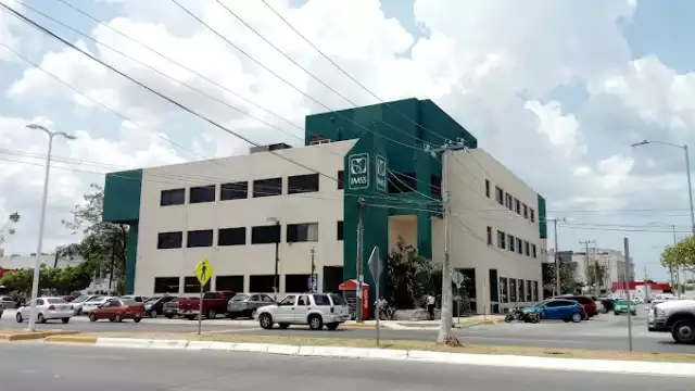 Unidades médicas del IMSS operan diario en Campeche y Carmen