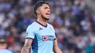 Carlos Salcedo quiere dejar el Cruz Azul para irse a otro país
