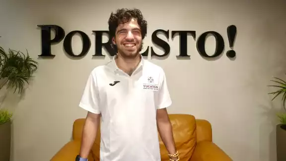 Flores Pacheco es un paratleta de 100, 200 y 400 metros de la modalidad de ciegos y débiles visuales Flores Pacheco es un paratleta de 100, 200 y 400 metros de la modalidad de ciegos y débiles visuales