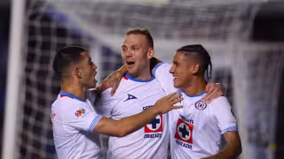 Cruz Azul vuelve a la senda del triunfo y recupera el liderato en la Liga MX