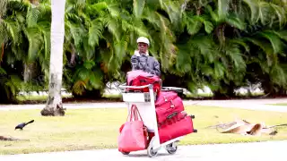 “Llevo tres años intentando salir de México": Esta es la historia de Laure, la turista estadounidense  que sobrevive en el aeropuerto de Cancún