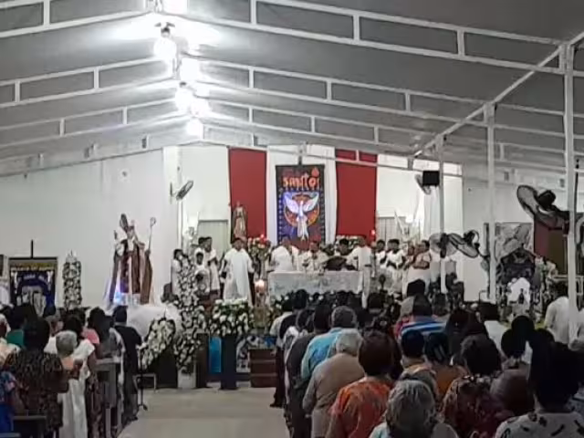 Entre rezos y pirotecnia, Calkiní honra a San Luis Obispo