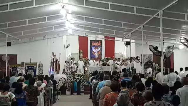 Entre rezos y pirotecnia, Calkiní honra a San Luis Obispo